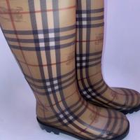 Burberry stivali nuovi