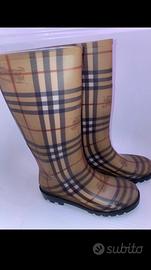 Burberry stivali nuovi