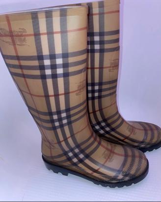 Burberry stivali nuovi