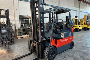 Muletto Elettrico TOYOTA 30 batteria nuova