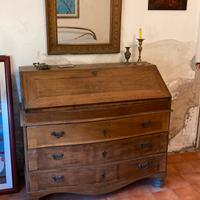 Antico cassettone bombato