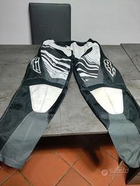 Caschi moto e abbigliamento