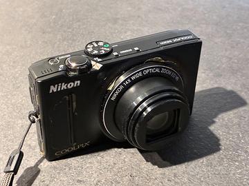 Fotocamera digitale compatta Nikon Coolpix S8200