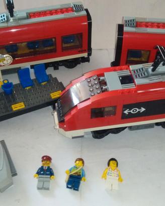 Lego treno 7938 completo funzionante