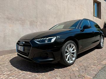 Audi A4 35 TDI S Tronic con gancio originale