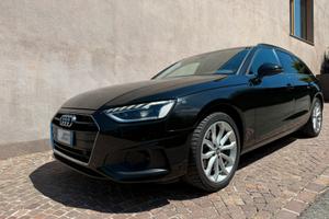 Audi A4 35 TDI S Tronic con gancio originale