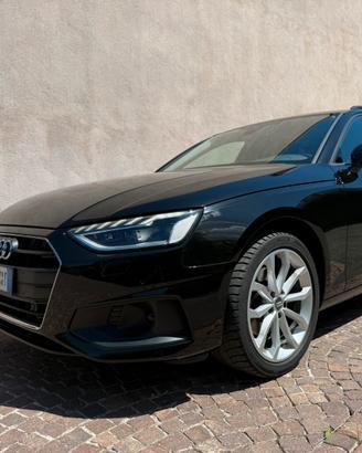 Audi A4 35 TDI S Tronic con gancio originale
