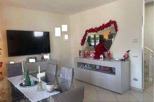 Villa di 299 m² con più di 5 locali e box auto dop