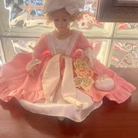 Bambola da collezione “Emily” in porcellana