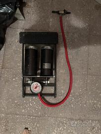 Pompa a pedale e a mano