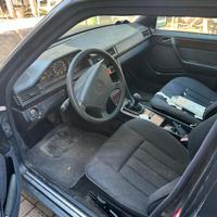 Mercedes w124 demolito per ricambi 