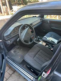 Mercedes w124 demolito per ricambi 