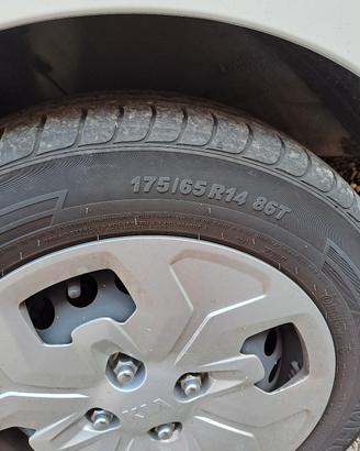 Quattro pneumatici estivi 