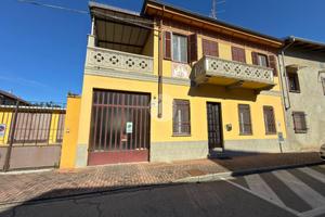 CASA SEMINDIPENDENTE A BORGO VERCELLI