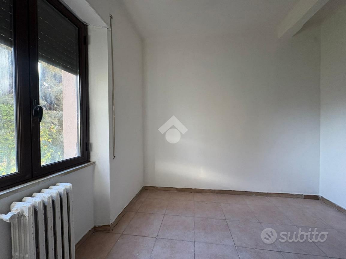 4 LOCALI A CATANZARO