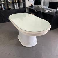 Tavolo con piano in vetro