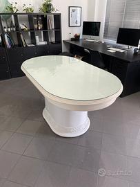 Tavolo con piano in vetro