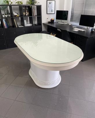 Tavolo con piano in vetro
