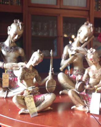 Statue asiatiche