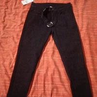 pantaloni neri aderenti