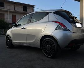 Lancia Ypsilon 1.2 69 CV 5 porte Silver