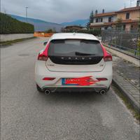 volvo v40 r-design