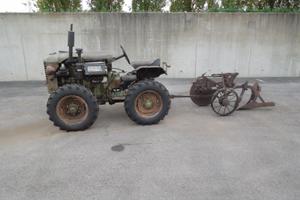 Trattore Slanzi 17 cv con seminatrice ed aratro