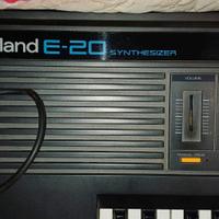 Tastiera Roland E-20 con sintetizzatore 61 tasti