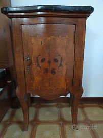 Comodini retrò con ripiano in marmo nero