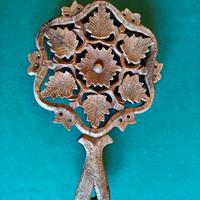 Sottopentola indiana, manufatta e intagliata