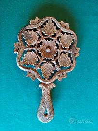 Sottopentola indiana, manufatta e intagliata