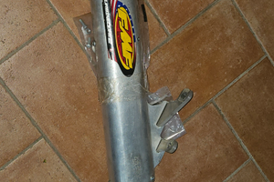 Vendi scarico da moto