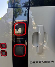 Land Rover Defender 110 - LEASING LEGGERE DESCRIZI