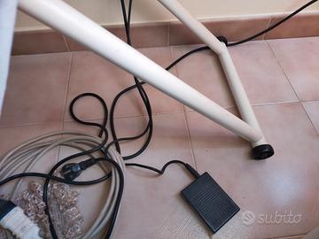 ASSE DA STIRO CON ASPIRAZIONE A PEDALE