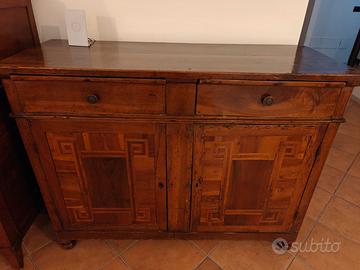 Credenza antica in noce a due ante e due cassetti,