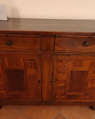 Credenza antica in noce a due ante e due cassetti,