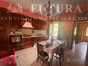 Casa indipendente di 140 m² con 4 locali a Altavil