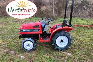 TRATTORE AGRICOLO