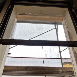 Zanzariera verticale a molla color bronzo