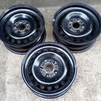 Cerchi in ferro da 16 pollici attacco Nissan