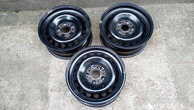 Cerchi in ferro da 16 pollici attacco Nissan