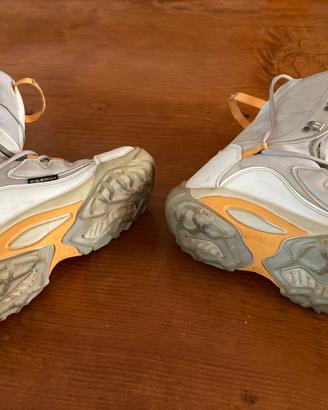 Scarponi colore bianco da snowboard marca ASKE