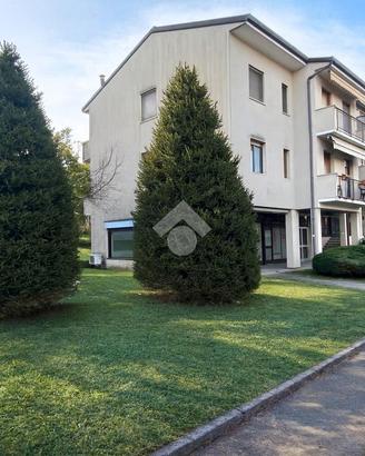 NEGOZIO A ALZATE BRIANZA