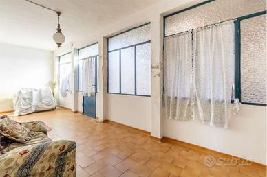 Casa indipendente con doppio cortile