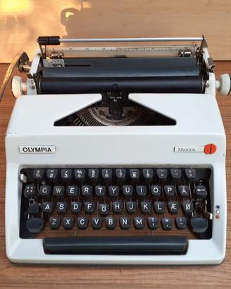 Macchina da scrivere Olympia