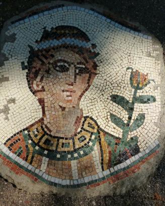 Mosaico "Donna con fiore" cm. 80x70 - cod.06
