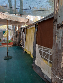 Roulotte e attrezzatura da campeggio