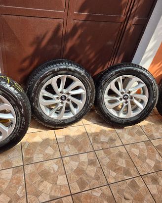GOMME INVERNALI  SÙ CERCHI ORIGINALI TUCSON 