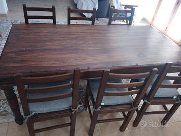 tavolo legno e sedie