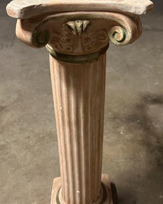 Coppia di  capitelli in Gesso Ionico H65/84 + vaso